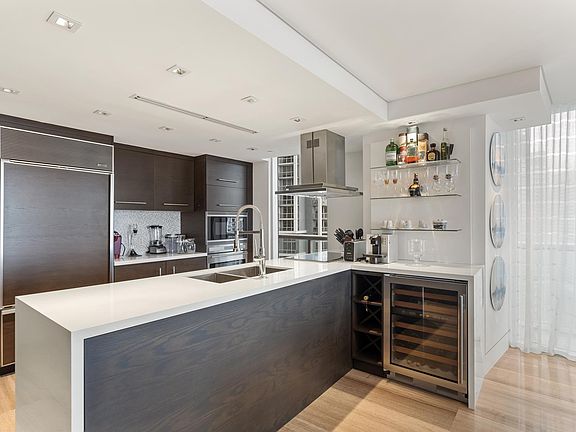 3rd image of 495 Brickell Ave APT 3002