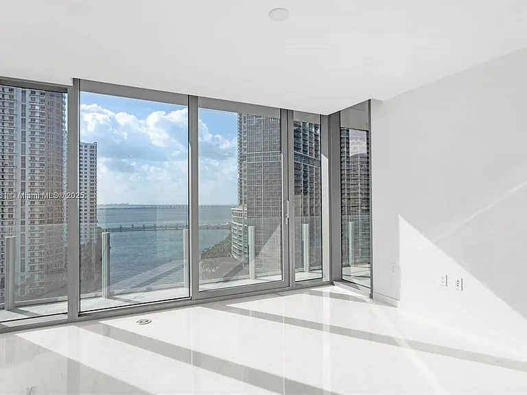 300 Biscayne Blvd #1403 — Photo 28