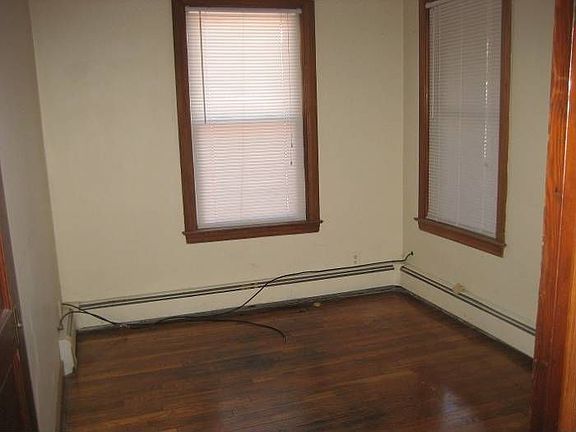 bedroom 10 x 7.5