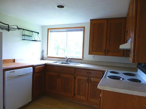 4th image of 2524 Saint Clair St