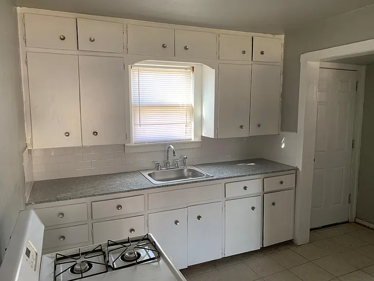 1208 N Philadelphia Ave — Photo 2
