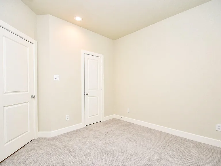 2307 Warhol Way — Photo 6