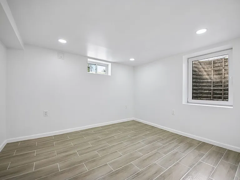20 Edgar St — Photo 34