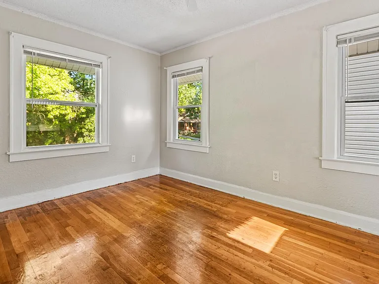 5400 Michigan Ave — Photo 12