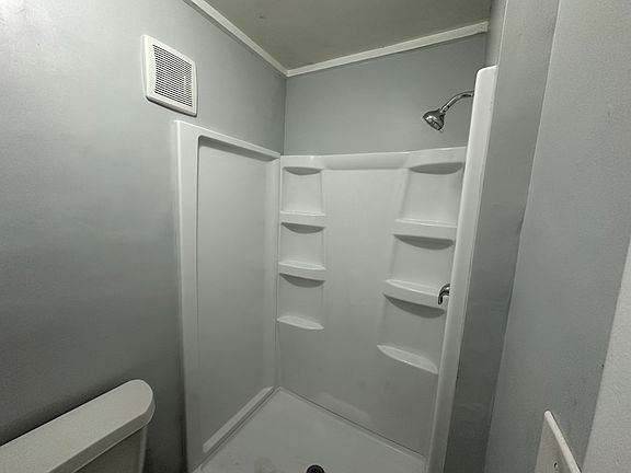 5th image of 2483 Thurman Ave