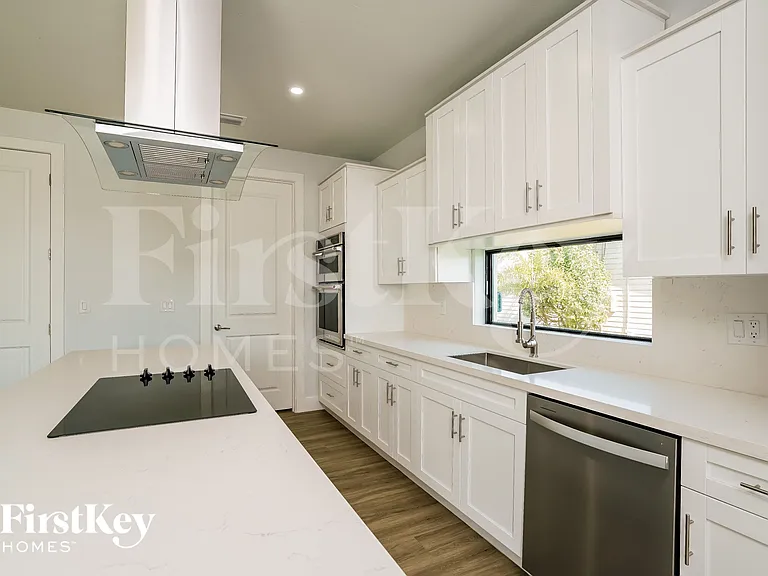 1131 NE 2nd Place Cpe — Photo 5