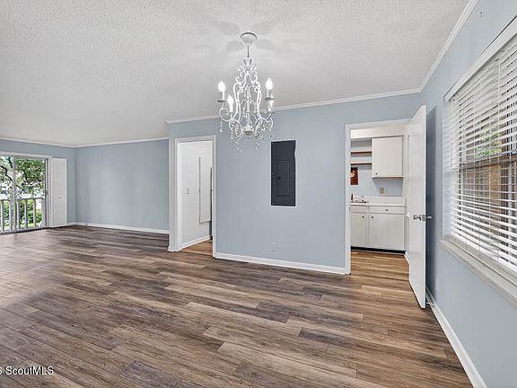 2nd image of 800 Mallery St APT 33