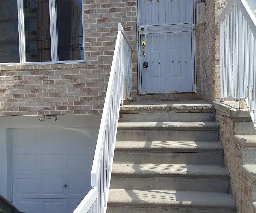 1st image of 661 E 104th St #0