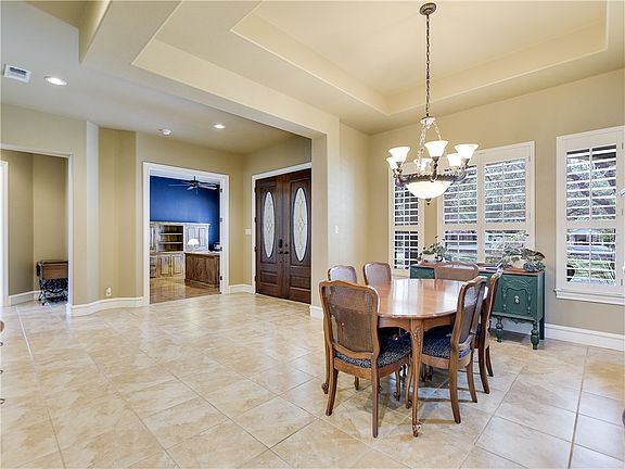 5th image of 1917 Oak Forest Dr