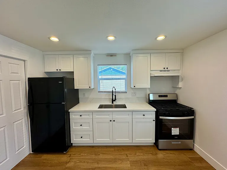 4542 N Lakewood Blvd. — Photo 3