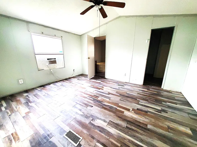 20327 Clyde Dr #B — Photo 4