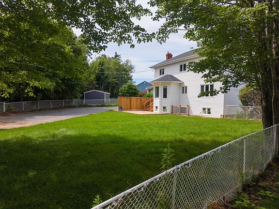 2nd image of 144 Pinewood Cres
