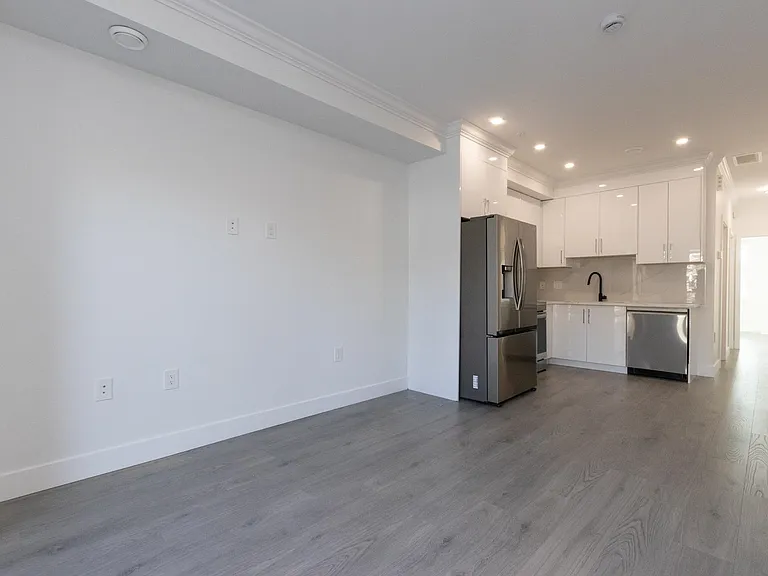 2122 E 32nd Ave #204 — Photo 7