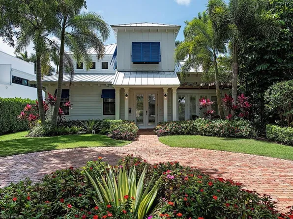 354 1st Ave N, Naples, FL 34102