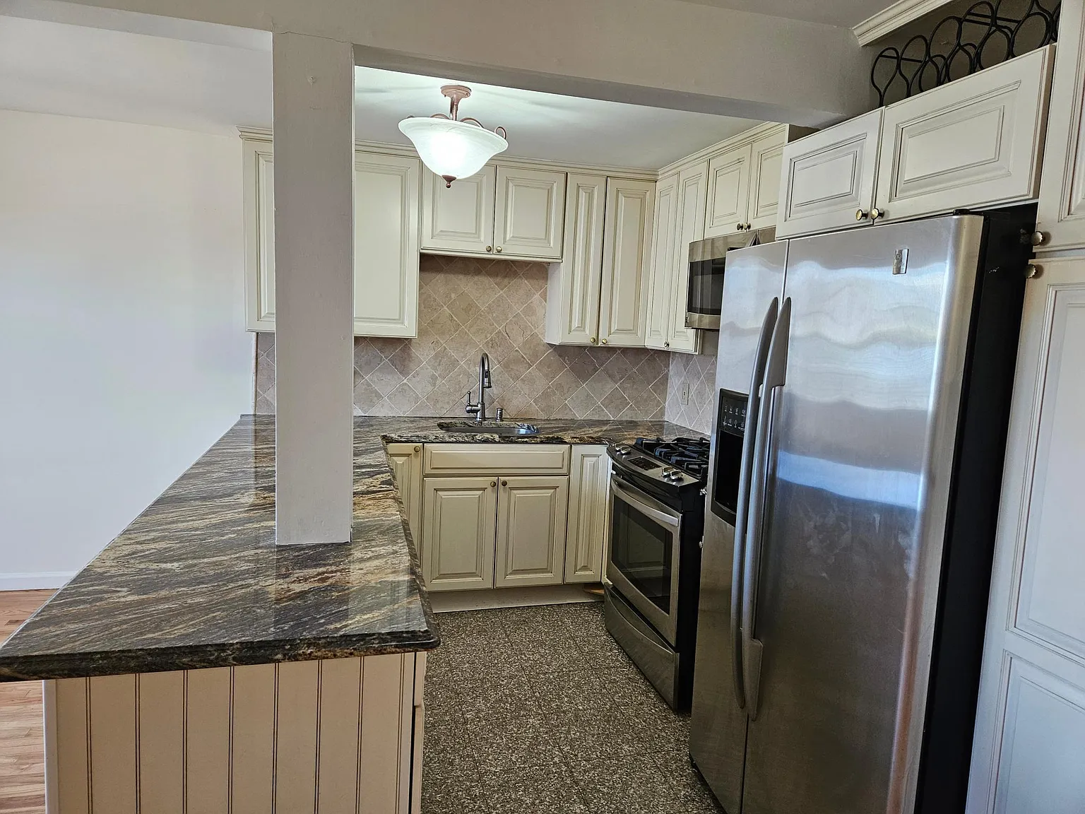 84 Laidlaw Ave — Photo 3