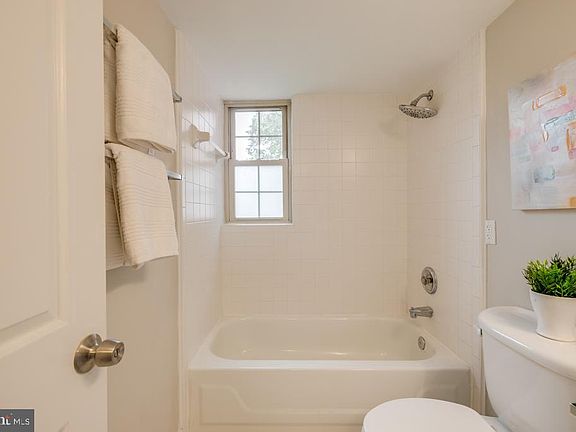 5th image of 527 Bashford Ln APT 2