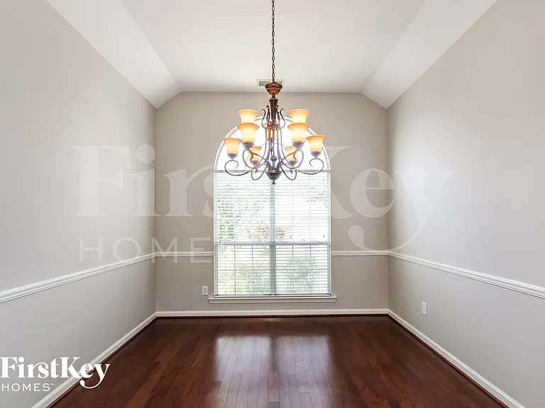 110 Cobblestone Ter — Photo 5