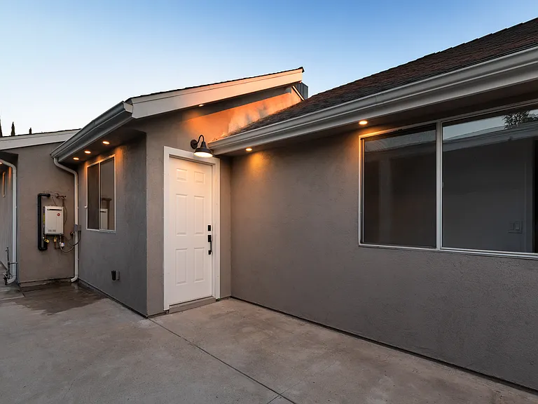 6029 Vantage Ave — Photo 34