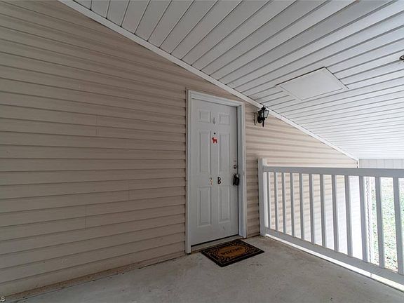 3rd image of 905 Hanahan Ct Unit 3B