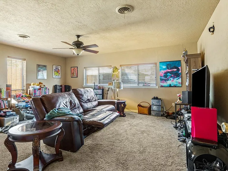 2905 NW Templeton Ter — Photo 30