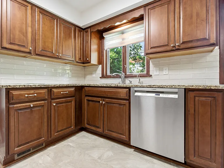 2056 Laurel Hill Dr — Photo 16