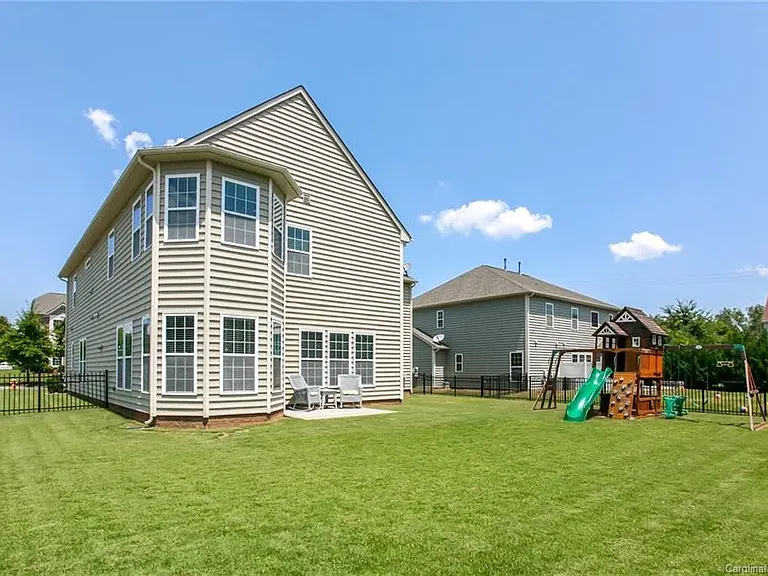 8606 Burnside Ln — Photo 6