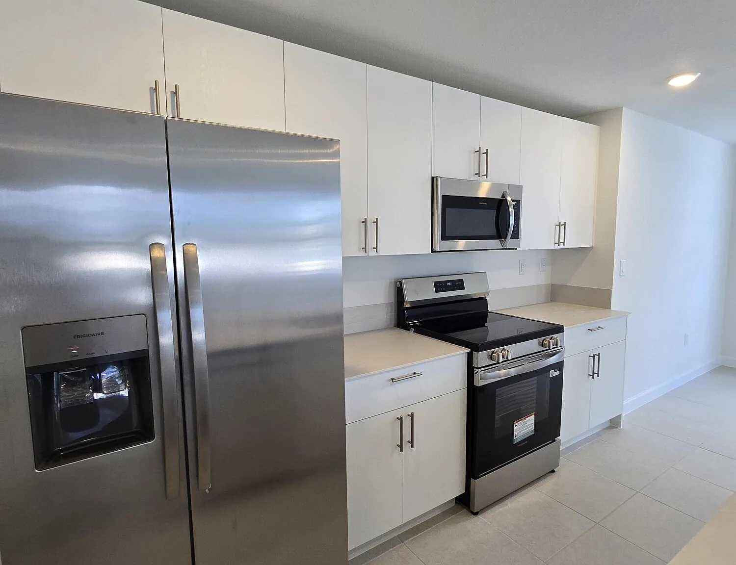 3 bed, 2.5 bath, 1599 sqft, $3,300 — Photo 4