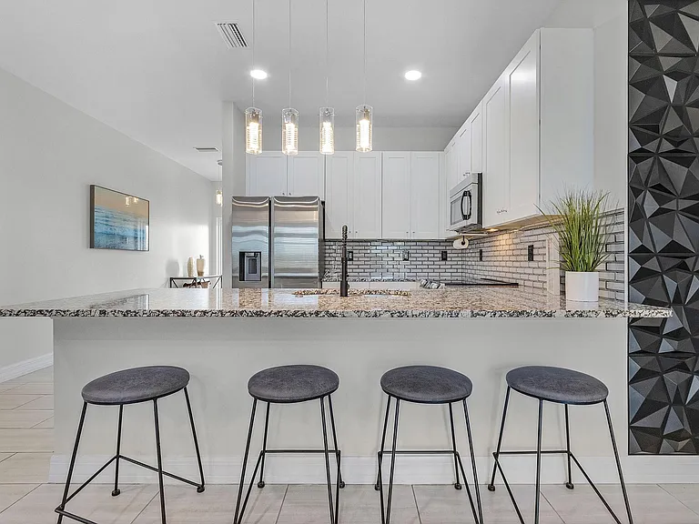 NW 38th Ave — Photo 7