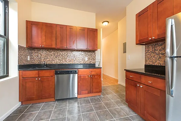 Rented by Perry Associates NYC Inc | media 2