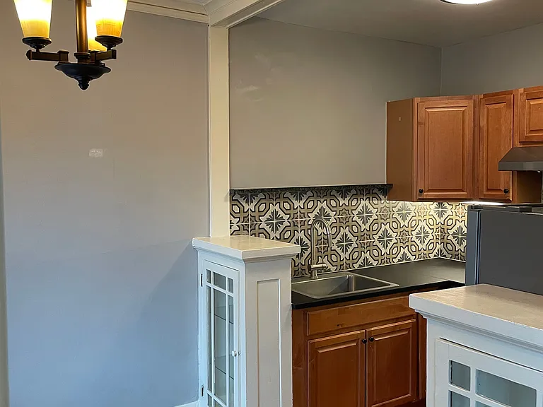 2338 Marshall Apartments — Photo 41