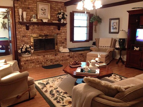 2nd image of 305 Trailwood Cir