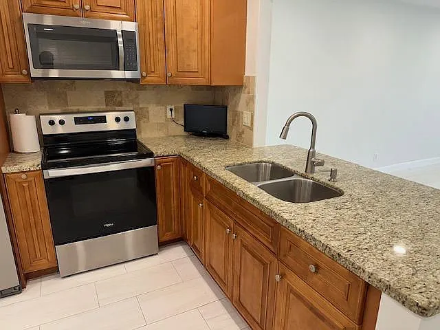2 bed, 2.0 bath, 990 sqft, $1,650 — Photo 3