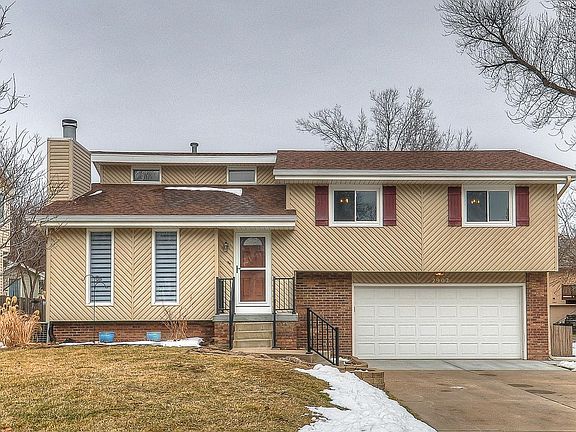 2nd image of 2902 Leawood Dr