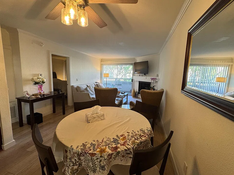 5550 Owensmouth Ave #119