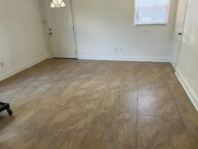 3 bed, 1.0 bath, 960 sqft, $1,600 — Photo 3