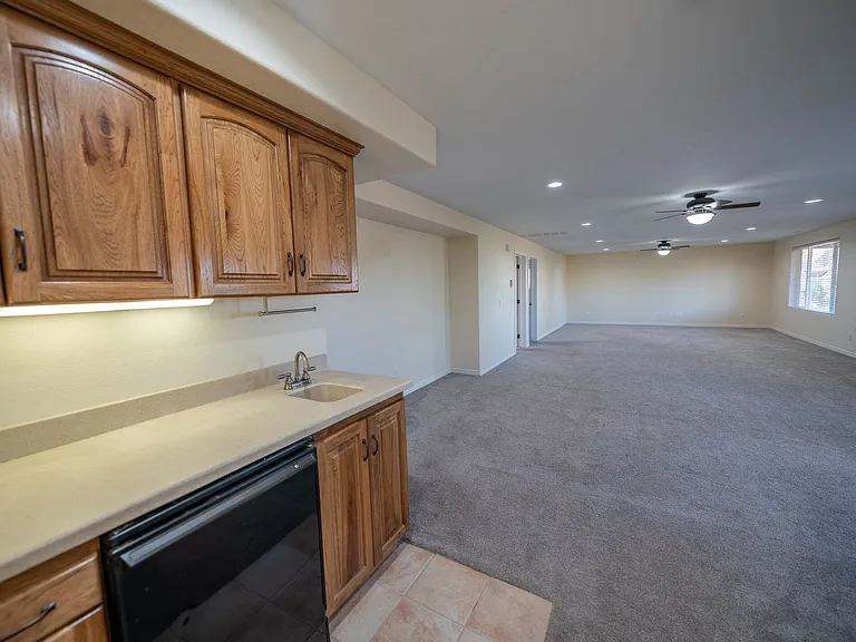 2541 W Spilsbury Ct — Photo 37