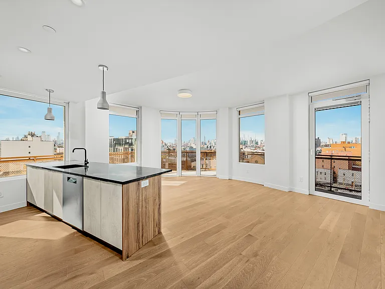 828 Metropolitan Ave #3Q — Photo 1