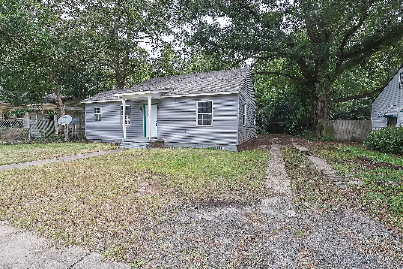 3 bed, 1079 sqft, $1,200 — Photo 2