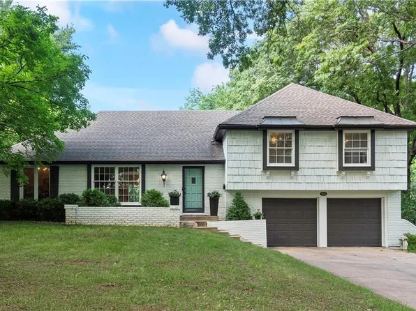 5916 W 90th St, Overland Park, KS 66207