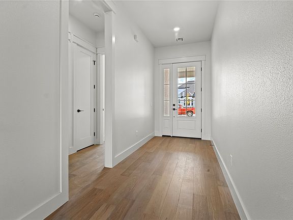 5th image of 1860 Peacock Rd