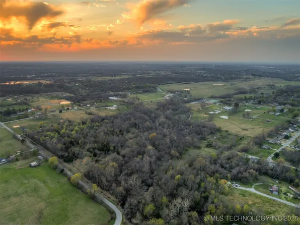 E 146th St S, Coweta, OK 74429