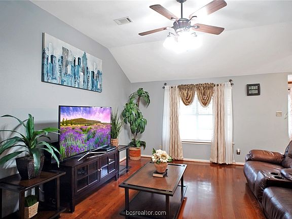5th image of 107 Willow Ct