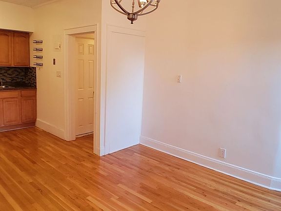 3rd image of 176 Meserole St #3B