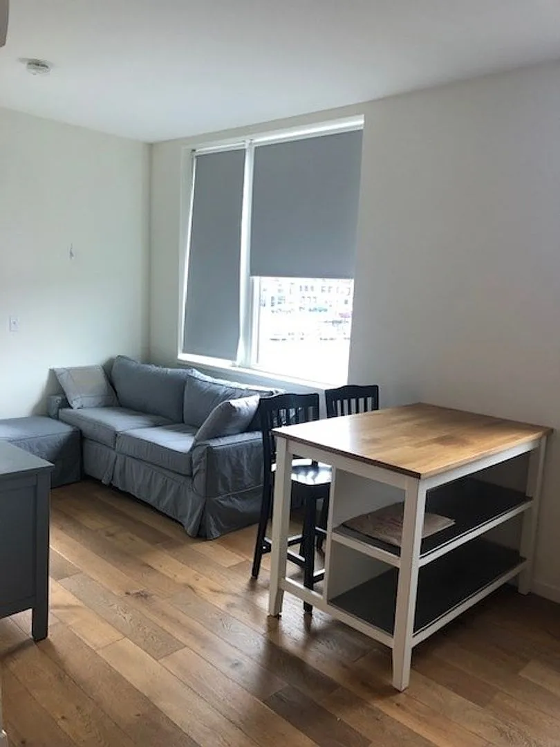 1BR/1BA Available Now!! Partially Furnished - Great Portland Location!! — Photo 3