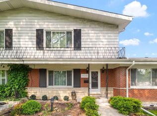 7013 W Greenleaf St, Niles, IL 60714