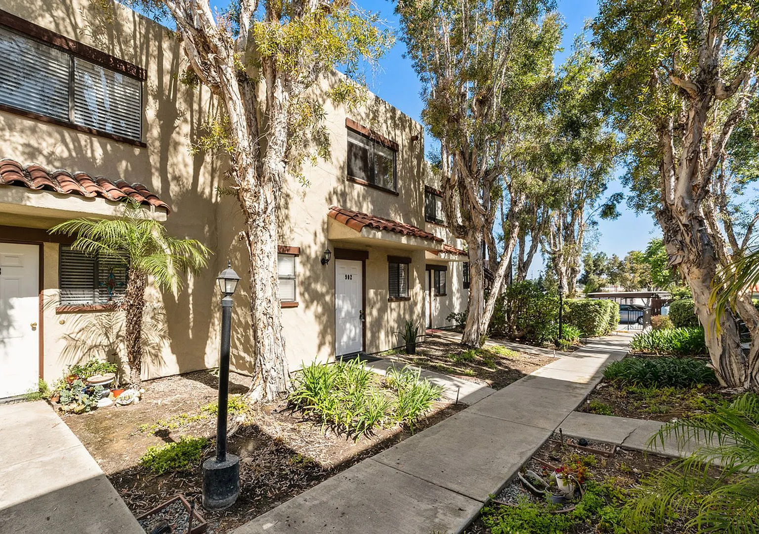 Casa Lane Townhomes — Photo 2