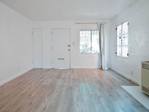 3rd image of 1129 N Gardner St