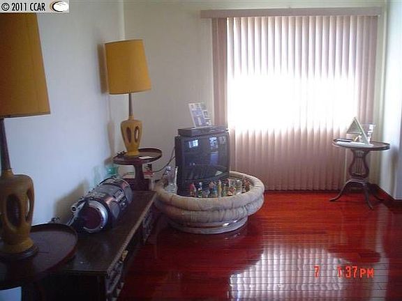 3rd image of 128 S 20th St