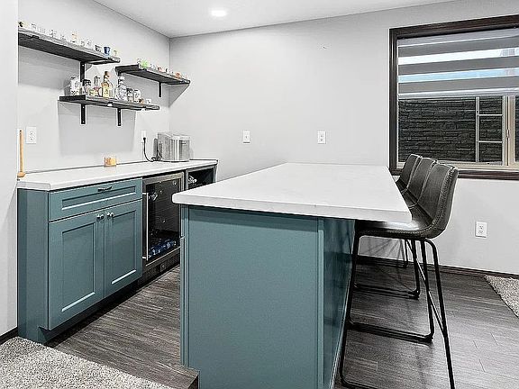4th image of 612 Prairieside Trl