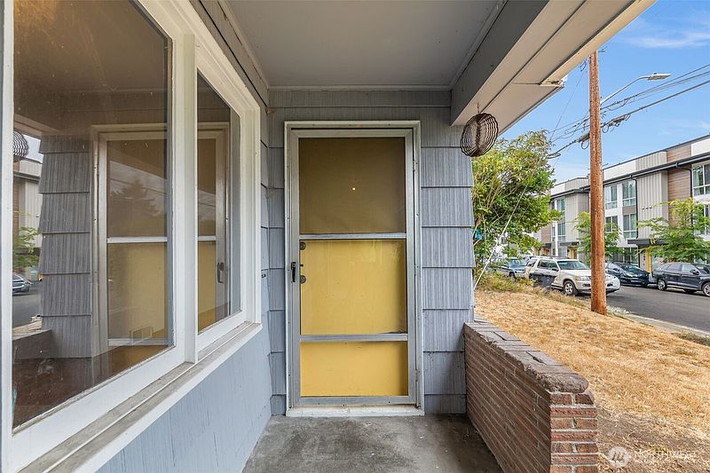 3rd image of 10450 Alderbrook Place NW